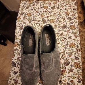 Slip on shoes barely used extremely comfy great shoes leather sketchers go walk